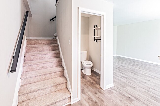 Building Photo - 9 Richeson Dr