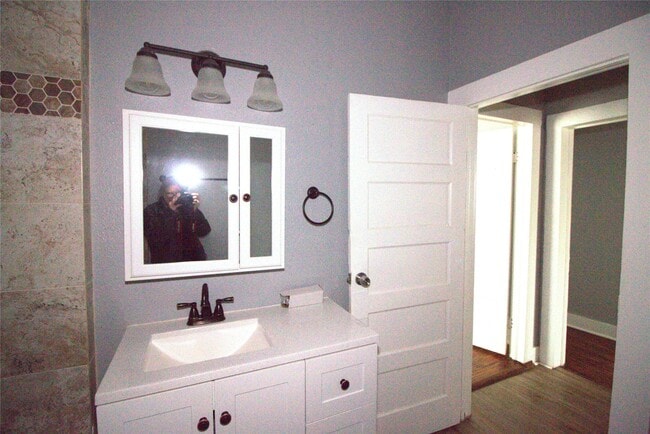 Building Photo - 418 3rd St