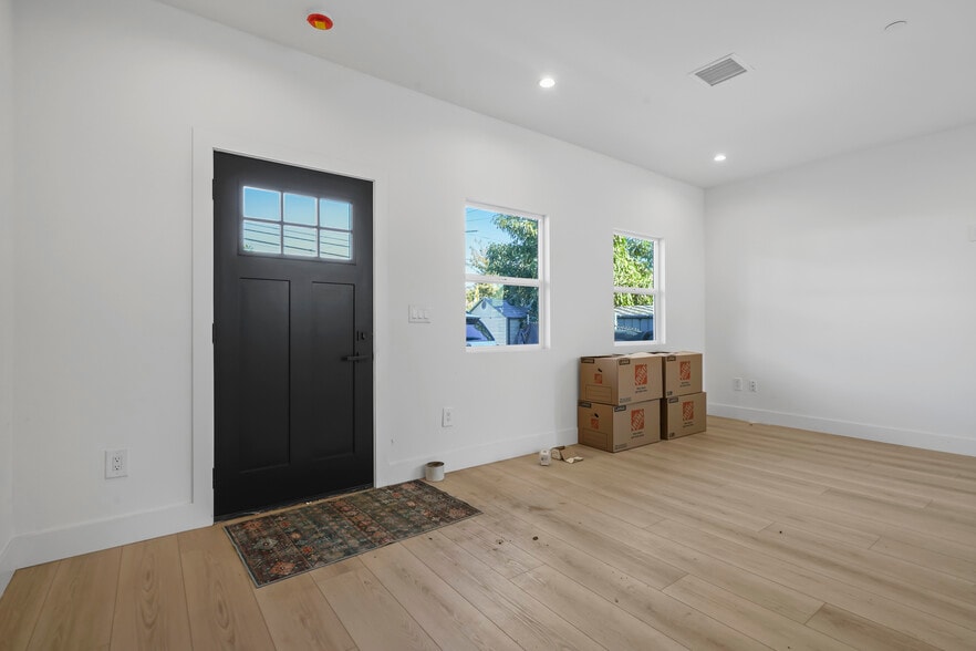 Building Photo - 11533 Dronfield Ave