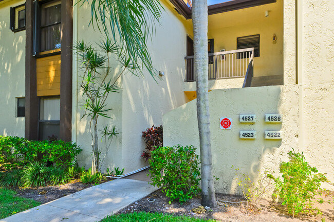 Building Photo - 4527 Carambola Cir S