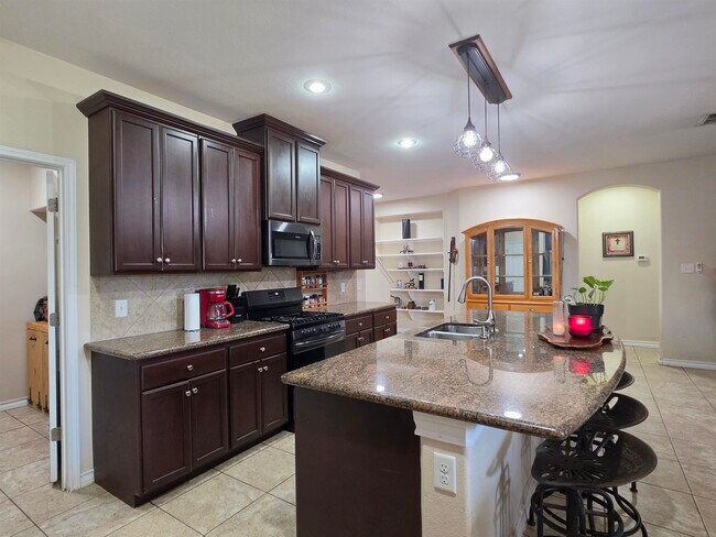 Building Photo - 302 Date Palm Dr