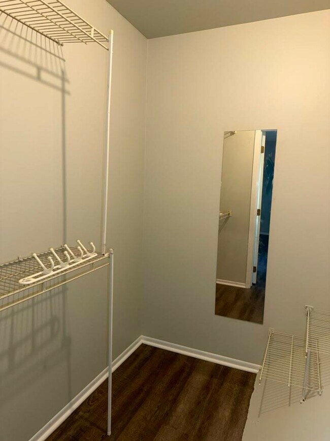 Building Photo - 302 Creekside Dr