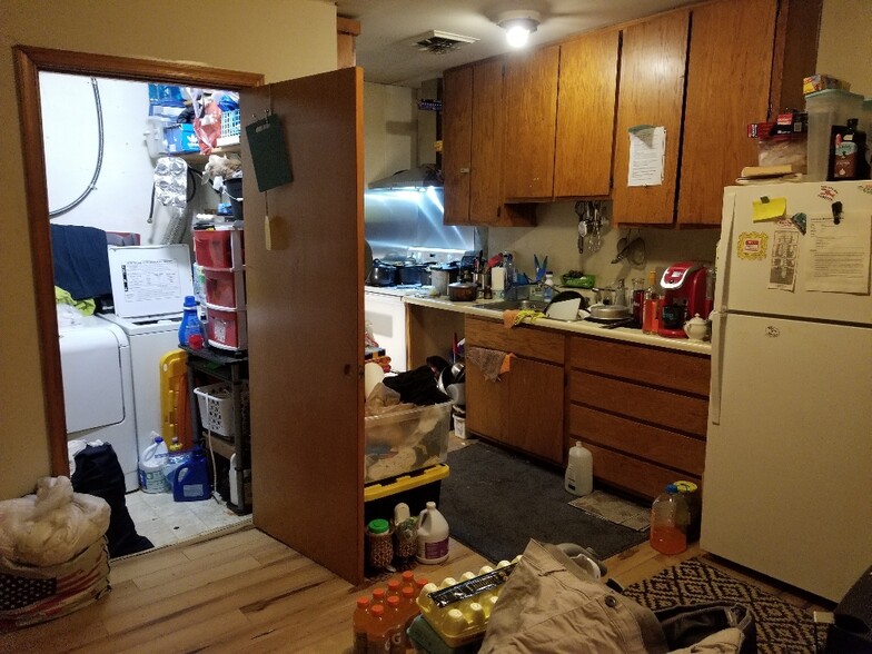 shared kitchen/washer/dryer - 222 Stribling Ave