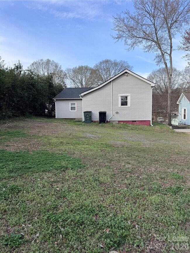 Building Photo - 65 White St SW