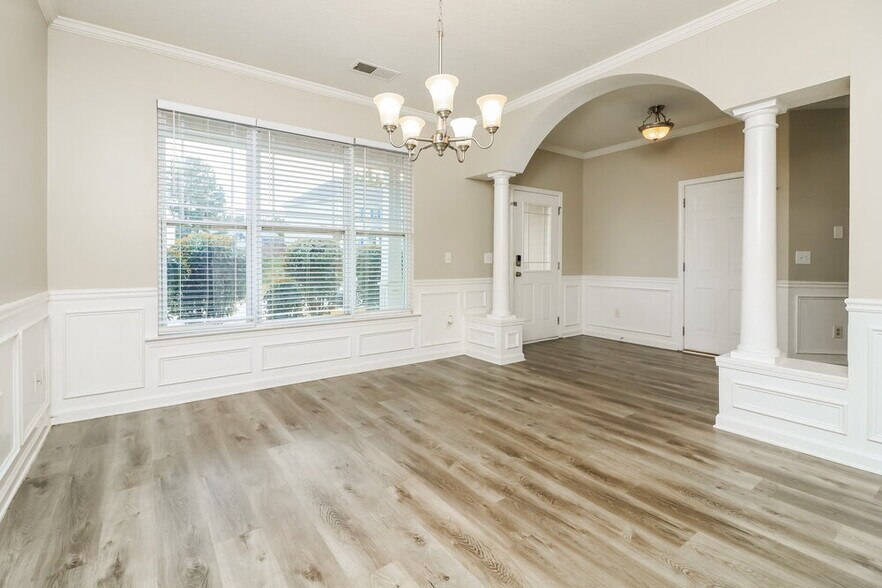 Building Photo - 340 Darbys Run Ct