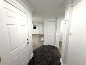 Building Photo - 10882 Emery Dr