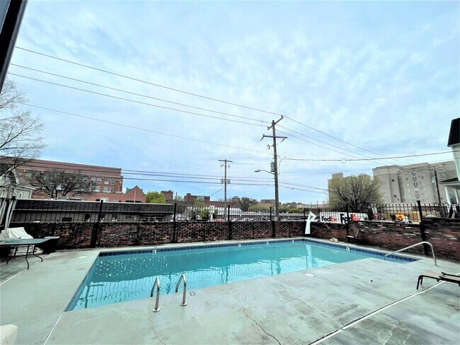 Building Photo - Live in the Heart of Fort Sanders | 1BR Co...