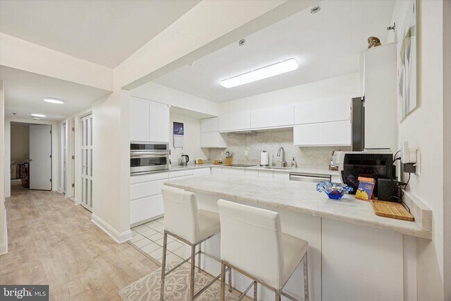 Building Photo - 1704 N Park Dr