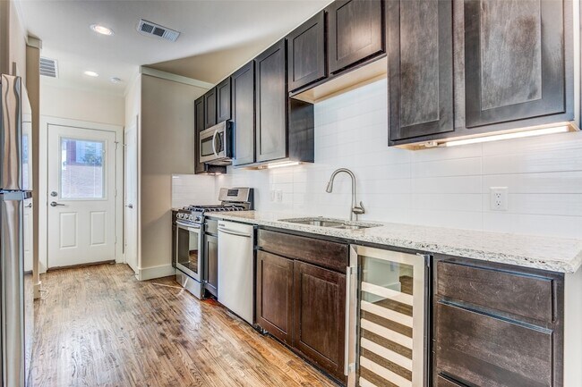 Building Photo - 4316 Hartford St