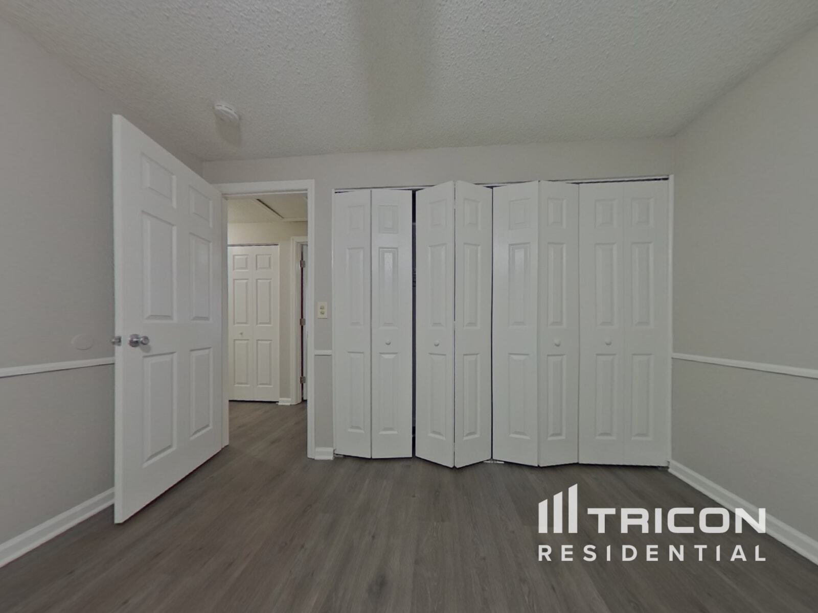 Building Photo - 201 Raintree Dr