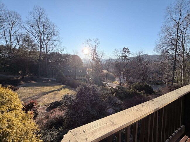 Building Photo - Expansive Mostly-Furnished Residence featuring 3 Bedrooms, a Completed Basement, and a Loft Space