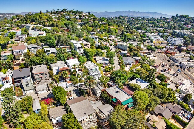 Building Photo - Your Perfect 3/2.5 Los Angeles Home Availa...