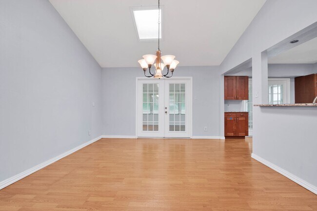 Building Photo - Charming 3-Bedroom Home in Prime Location!