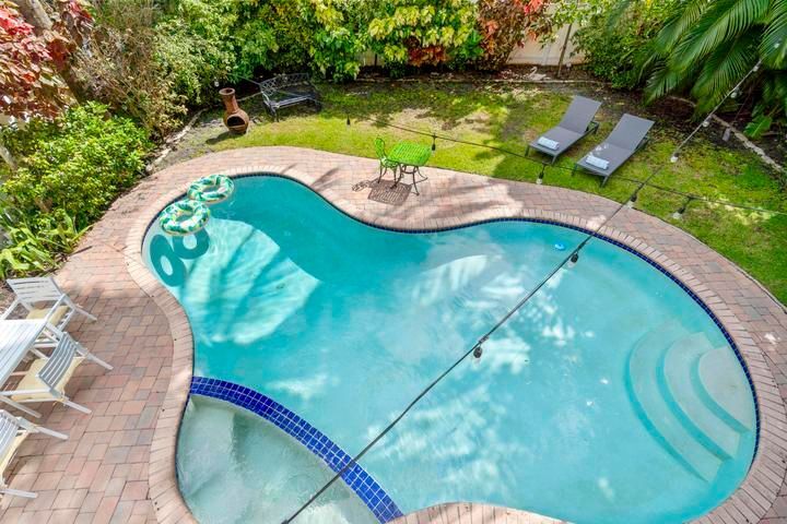 Building Photo - 614 SE 5th Ct