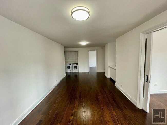 Primary Photo - E 16 ST