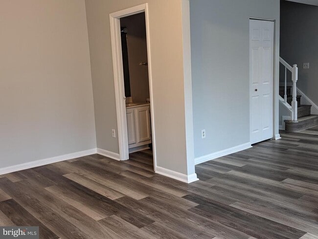 Building Photo - 1076 Spring Valley Ct