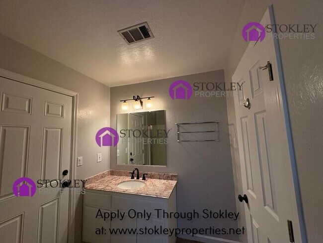 Building Photo - 1920 Encima Dr