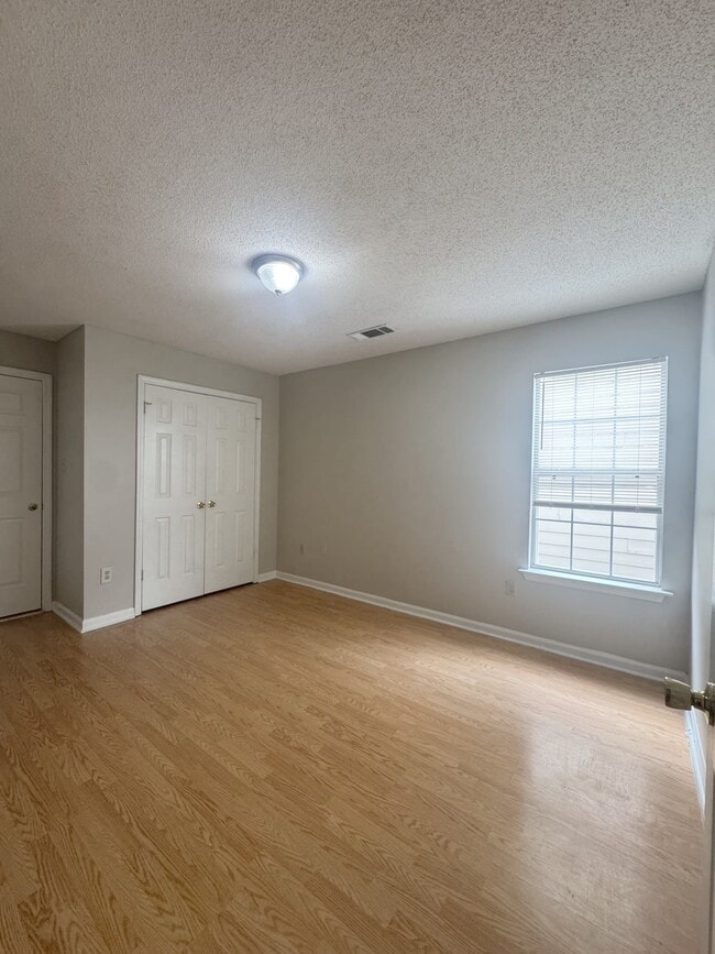 Building Photo - 7745 Shadowland Dr