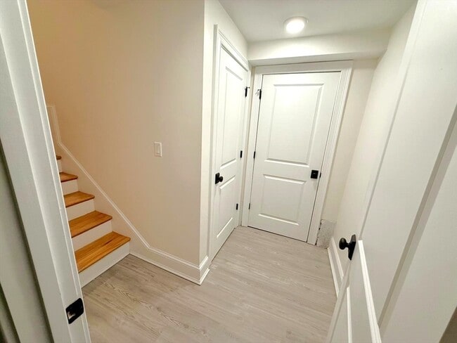 Building Photo - 7 Lily Pond Ln