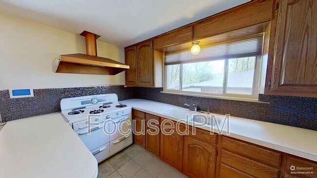 Building Photo - 4030 S Fox St