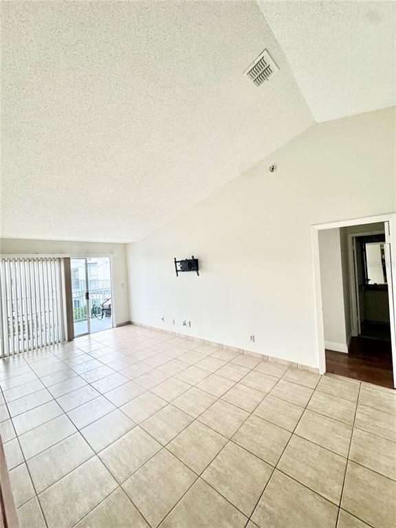 Building Photo - 2532 Woodgate Blvd