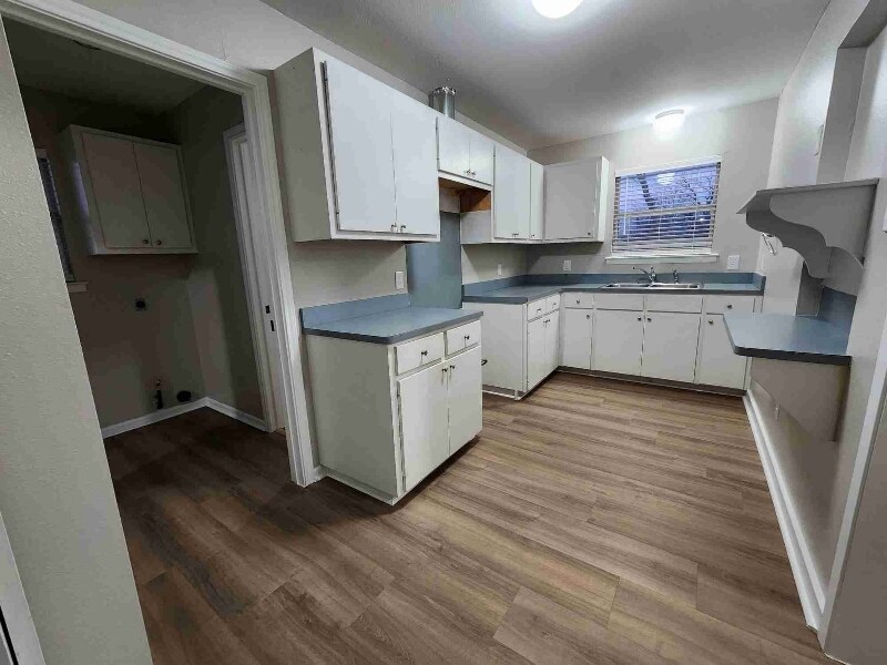 Building Photo - 206 N Donohue St