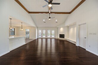 Building Photo - 5930 Miller Valley Dr