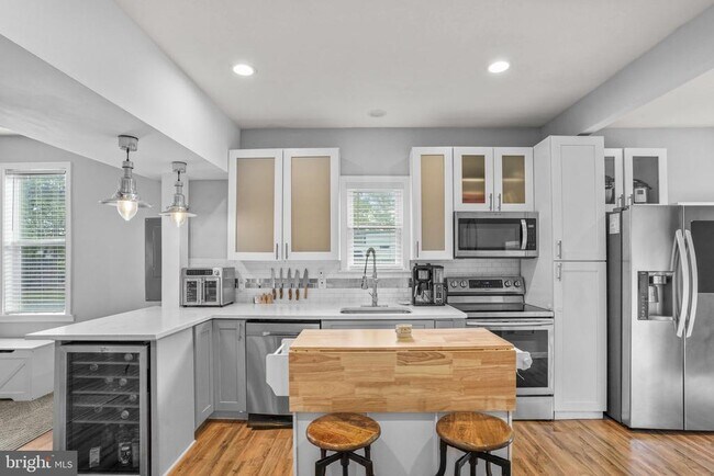 Building Photo - 6032 Melbourne Ave