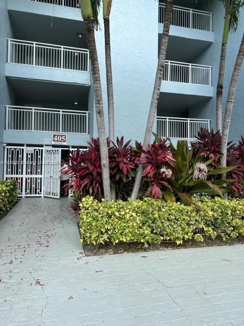 Building Photo - 405 S Pine Island Rd