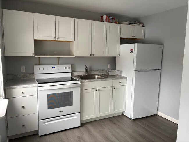 Building Photo - 153 1/2 S Main St.