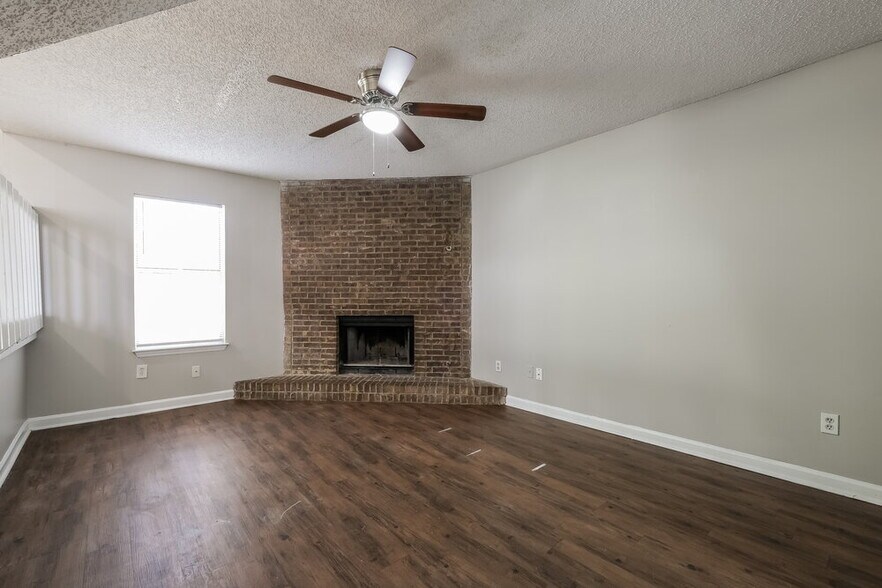 Building Photo - 3230 Pearce Ct