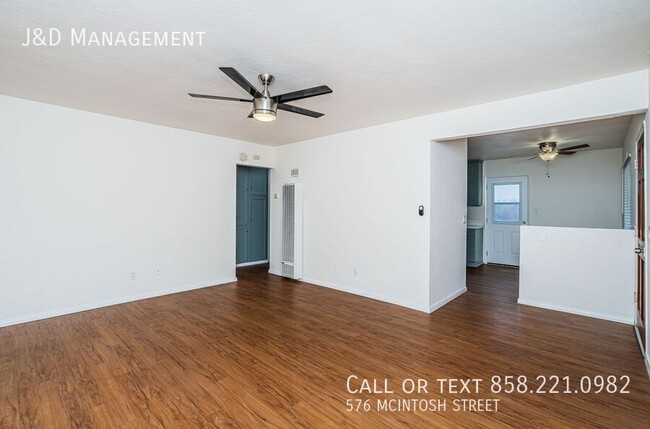 Building Photo - Renovated Duplex w/ Parking and Fenced Yard