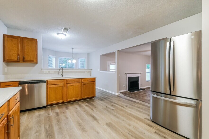 Building Photo - 146 Edison Dr