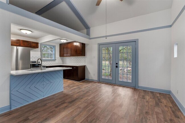 Building Photo - 1100 High Rd