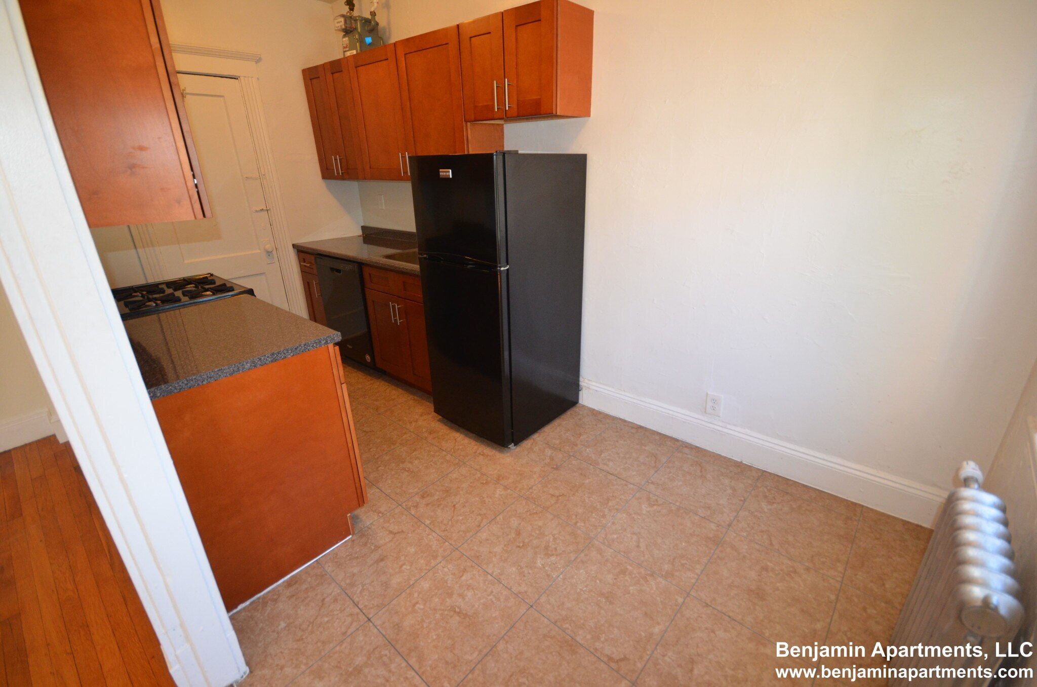 Building Photo - 235 Park Dr