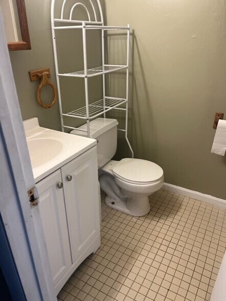 Bath - 3703 Alexis St