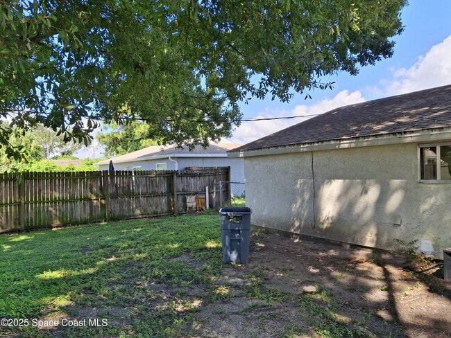 Building Photo - 150 Osceola Ave
