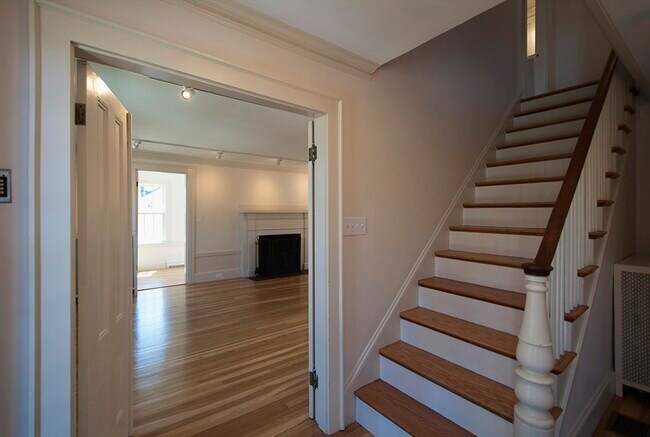 Building Photo - 153 Watson Rd