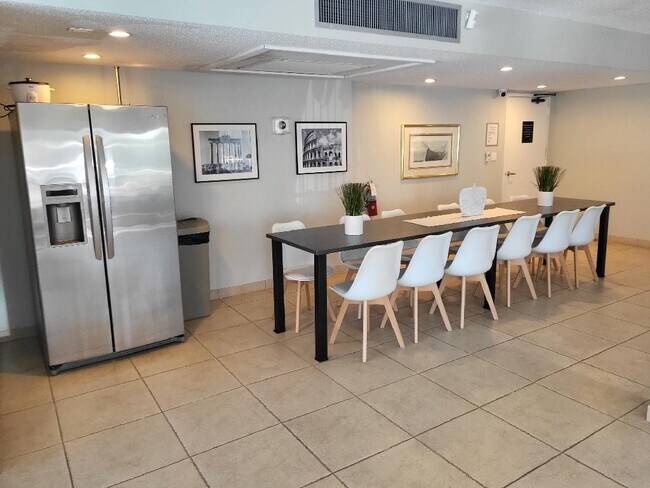 Building Photo - 550 Bayshore Dr