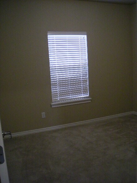 Building Photo - 833 SW 40th St