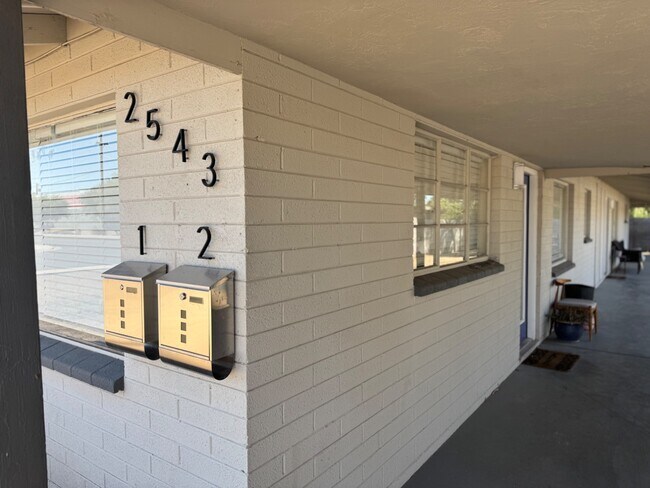 Building Photo - 2543 E Brill St