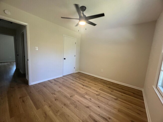 Building Photo - 1813 Battleground Dr