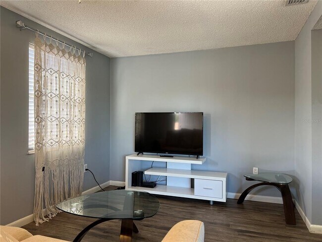 Building Photo - 5026 Water Oak Dr