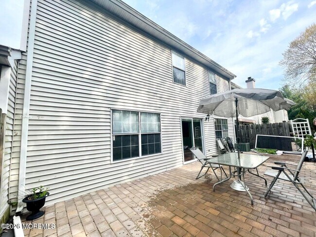 Building Photo - 21 Evergreen Dr