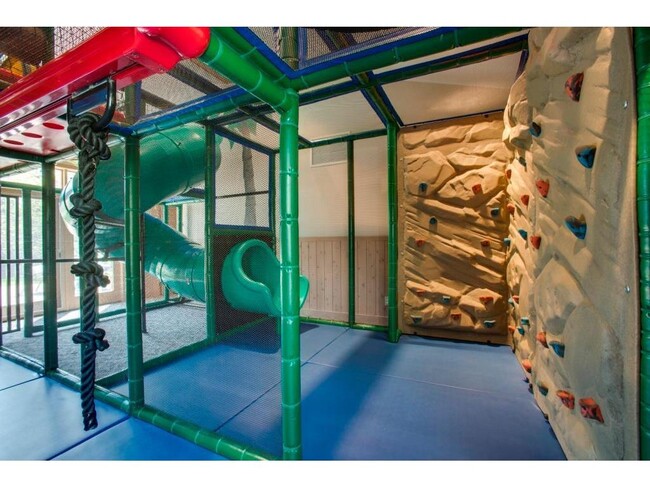 Building Photo - 1215 Oakview Rd