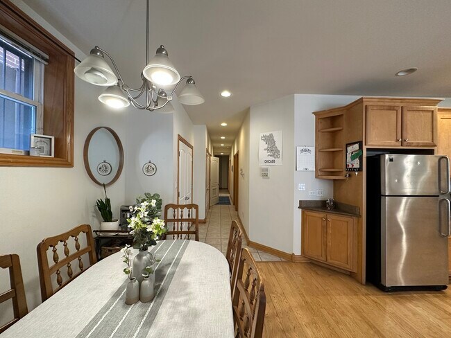 Building Photo - 4726 N Winthrop Ave