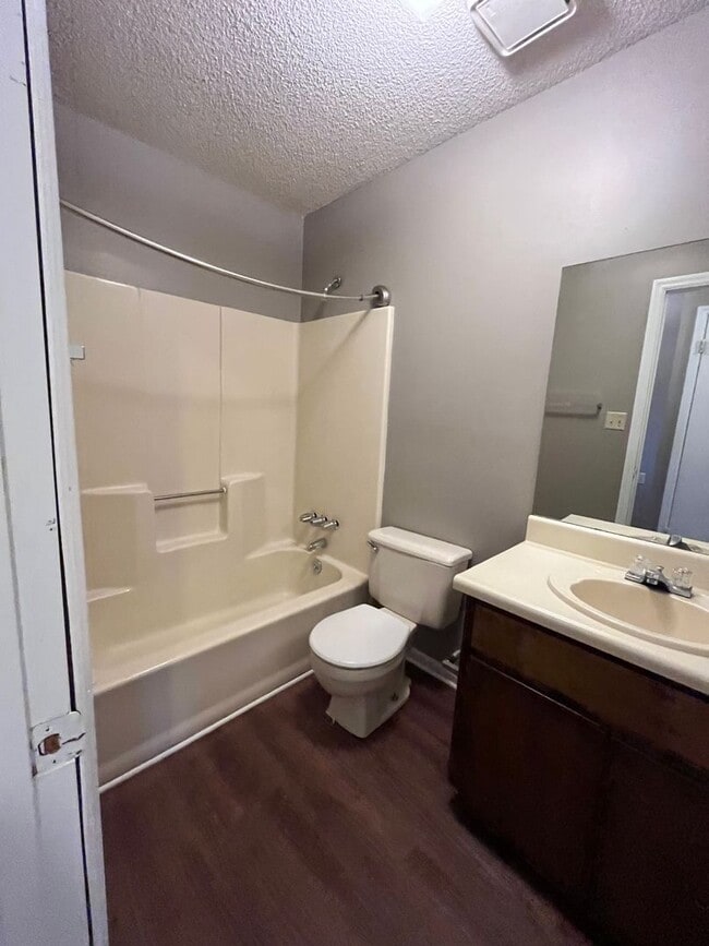 Building Photo - 6107 Vinnie Dr