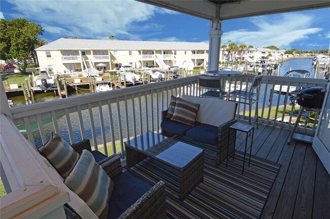 Building Photo - 5245 Coquina Key Dr SE