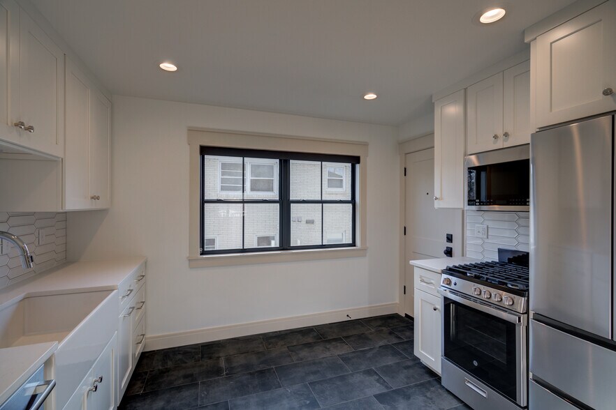 Building Photo - 401 Presidential Ln