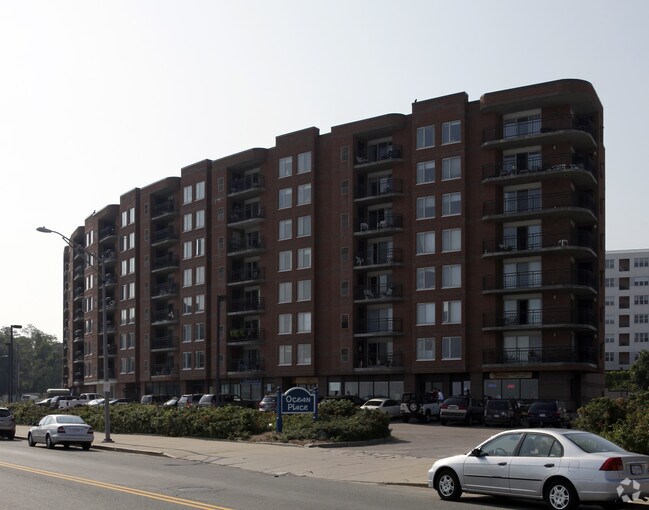 Building Photo - Ocean Place